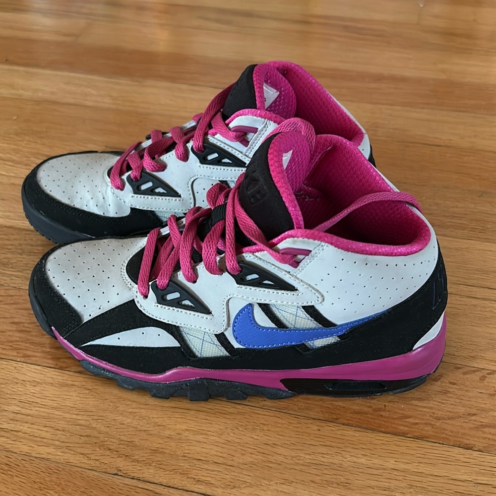 Nike Air Tech Challenge 2 (Bo Jackson) youth size  5.5 grey/black/pink/purple